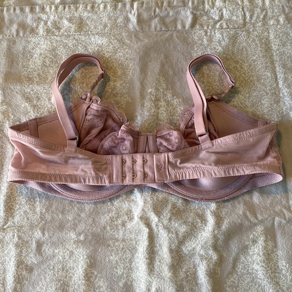 Victoria’s Secret Dream Angels Push-up without Padding Bra. - Picture 2 of 3